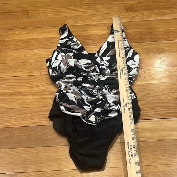 Inc International Concepts women’s floral one piece swimsuit size 18W. - Picture 4 of 9